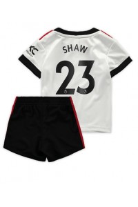 Fotbalové Dres Manchester United Luke Shaw #23 Dětské Venkovní Oblečení 2022-23 Krátký Rukáv (+ trenýrky)